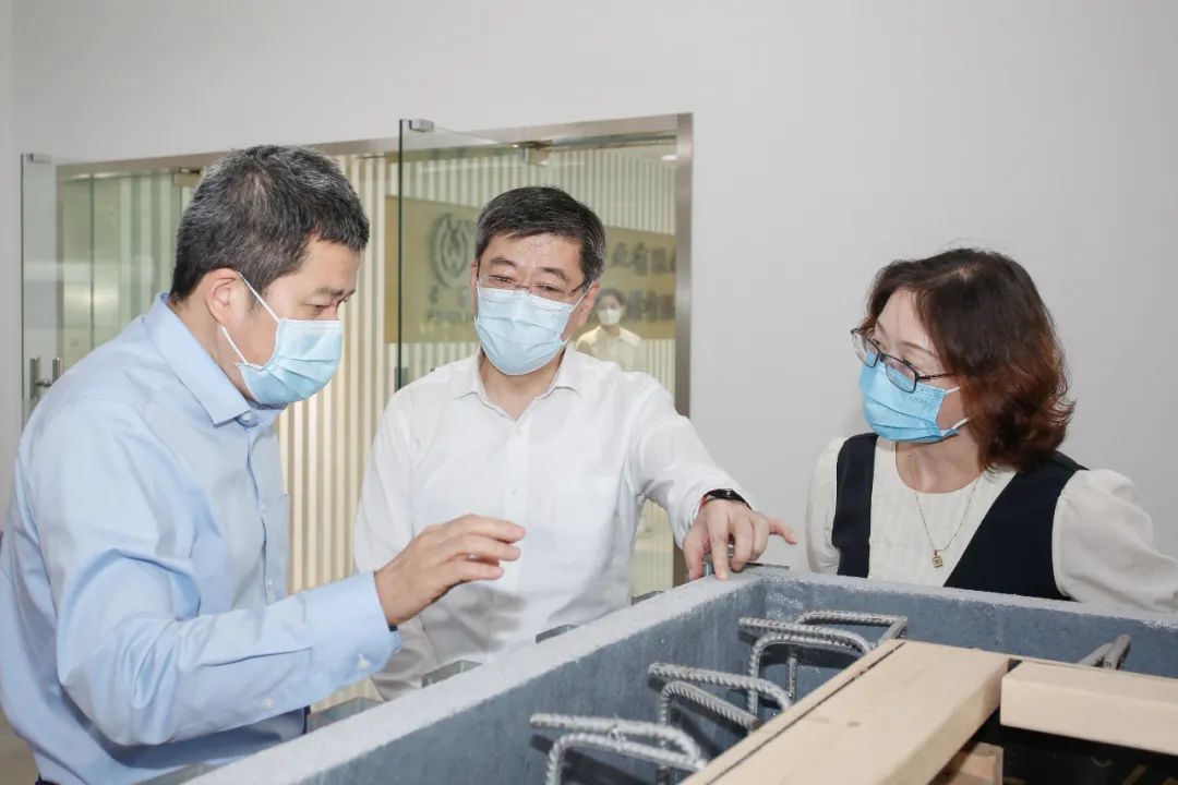 傾聽企業訴求，共謀發展良策——金山區委書記劉健深入新型建筑材料制造企業開展調查研究